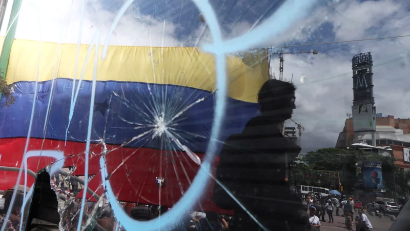 Fotografija: Sedemnajst oseb iz Venezuele je aprila zaprosilo Slovenijo za repatriacijo. Foto: Ivan Alvarado/Reuters