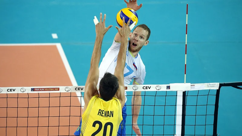 Fotografija: Tine Urnaut (17) med prijateljsko tekmo Slovenija - Brazilija. FOTO: Uroš Hočevar/delo