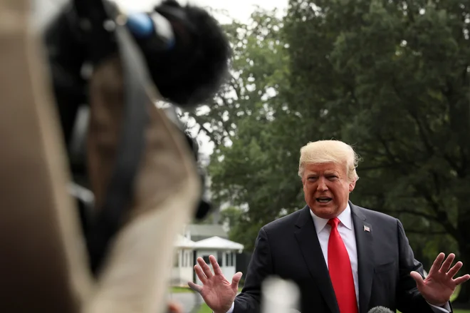 »Zelo jih bo bolelo,« je Trump zagrozil Kitajski, ko se je ta v ponedeljek odzvala s pet- do 25-odstotnimi carinami na ameriško blago. FOTO: Jonathan Ernst/Reuters
