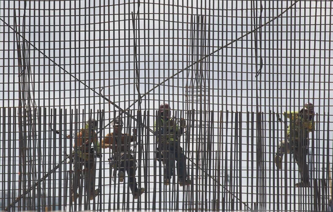 Med zadržki za ratifikacijo, ki jih navajajo, je premajhna zaščita pravic delavcev. FOTO: Joe Raedle/AFP