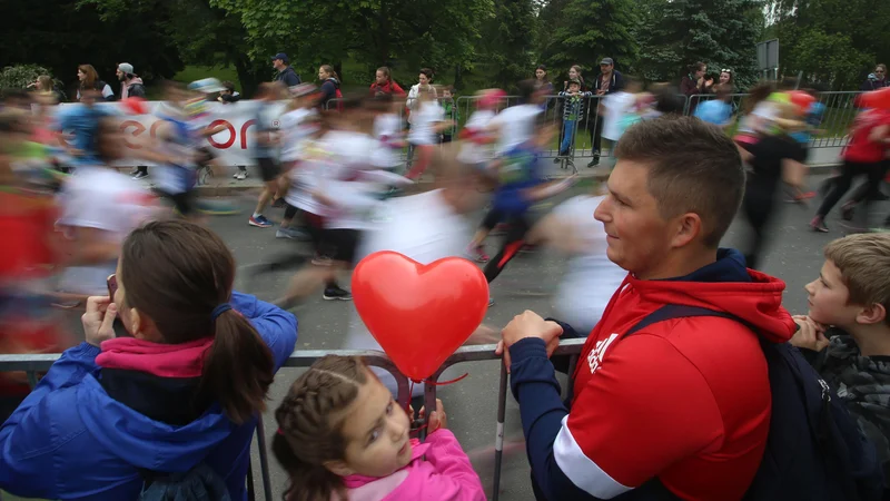 Fotografija: Reka tekačev. FOTO: Tadej Regent/Delo