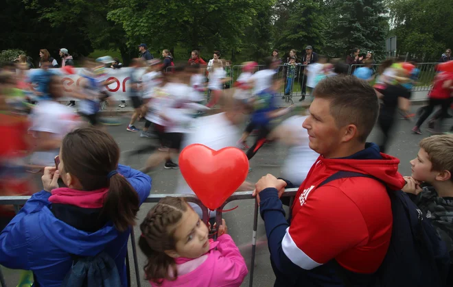 Reka tekačev. FOTO: Tadej Regent/Delo