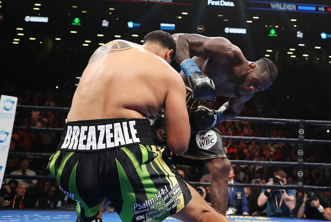 Že v uvodni rundi je Deontay Wilder nokavtiral Dominica Breazeala. FOTO: AFP