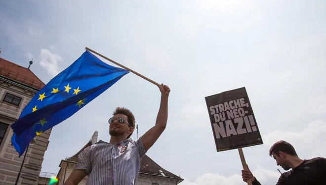 Zaupanje volivcev v vlado se bo z besedami Van der Bellna vrnilo le z razpisom predčasnih parlamentarnih volitev. FOTO: Alex Halada/Afp