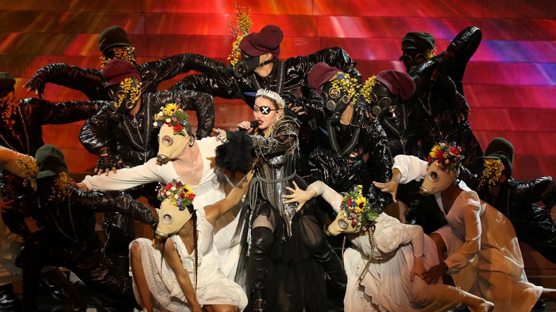 Fotografija: Zadnji večer Evrovizije je popestrila ameriška zvezdnica Madonna, ki je z EBU tik pred zdajci podpisala pogodbo za nastop. FOTO: Handout Reuters
