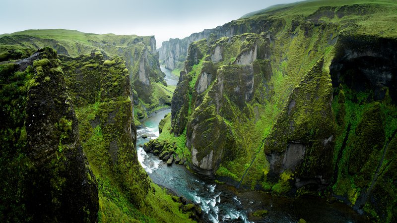 Fotografija: Čudoviti kanjon Fjaðrárgljúfur. FOTO: Shutterstock