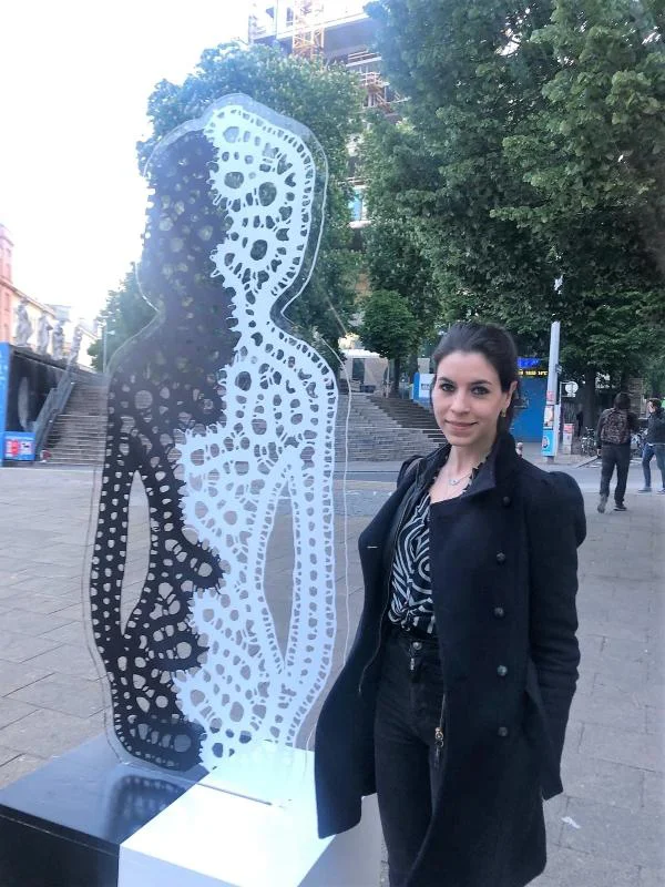 Eva Petrič in njen totem, še preden so ga uničili. FOTO: Arhiv Eve Petrič