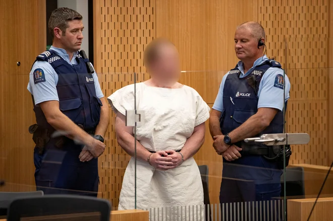 Že pred tem je&nbsp;bil Tarrant obtožen umora in 40 poskusov umora po napadu na dve mošeji v mestu South Island. FOTO: Reuters