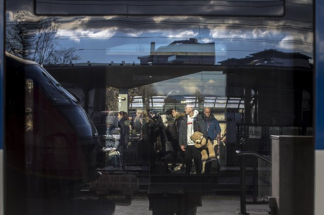 Nakup sodobnih vlakov je nujen za pritegnitev kar največjega števila potnikov. FOTO: Voranc Vogel/Delo