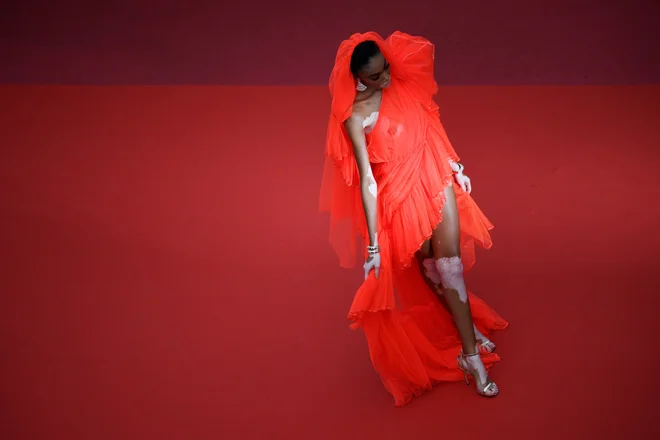 TOPSHOT - Canadian model Winnie Harlowarrives for the screening of the film "Once Upon a Time... in Hollywood" at the 72nd edition of the Cannes Film Festival in Cannes, southern France, on May 21, 2019. (Photo by CHRISTOPHE SIMON / AFP)