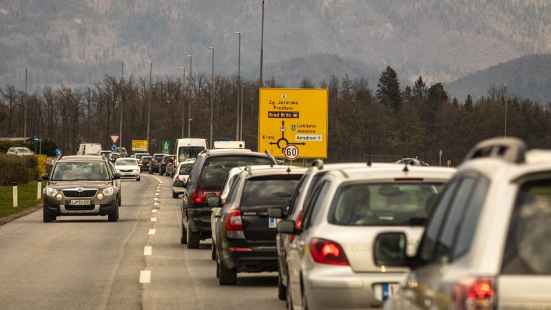 Fotografija: To bo že tretji letošnji poseg v prometno infrastrukturo v Kranju. FOTO: Voranc Vogel/Delo