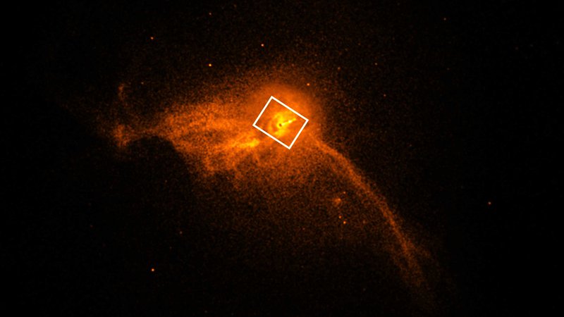 Fotografija: Zakonca Forman sta sodelovala tudi pri opazovanjih na rentgenskem observatoriju Chandra, ki je meril sevanje zdaj že razvpite supermasivne črne luknje v središču galaksije M87. Foto Nasa