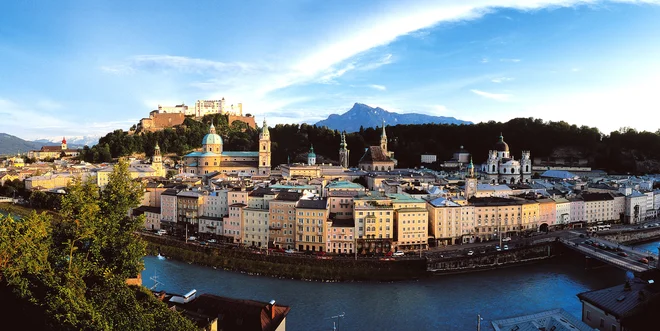 Ljudje se tu z veseljem srečujejo v kavarnah, polnih tradicije. FOTO: ©Tourismus Salzburg