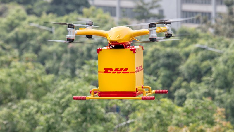 Fotografija: Rešitev dostave z droni zmanjša čas v eno smer s 40 minut na le osem minut in lahko prihrani stroške do 80 odstotkov na dostavo. FOTO: Arhiv DHL
