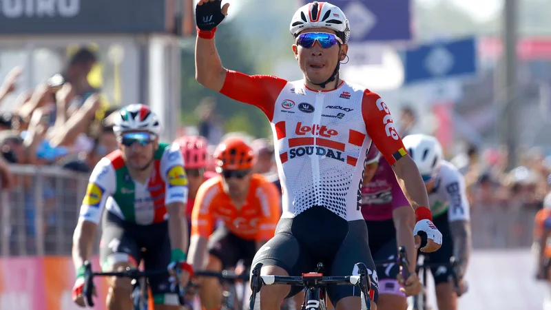 Fotografija: Caleb Ewan se je takole razveselil druge zmage na letošnjem Giru. FOTO: AFP