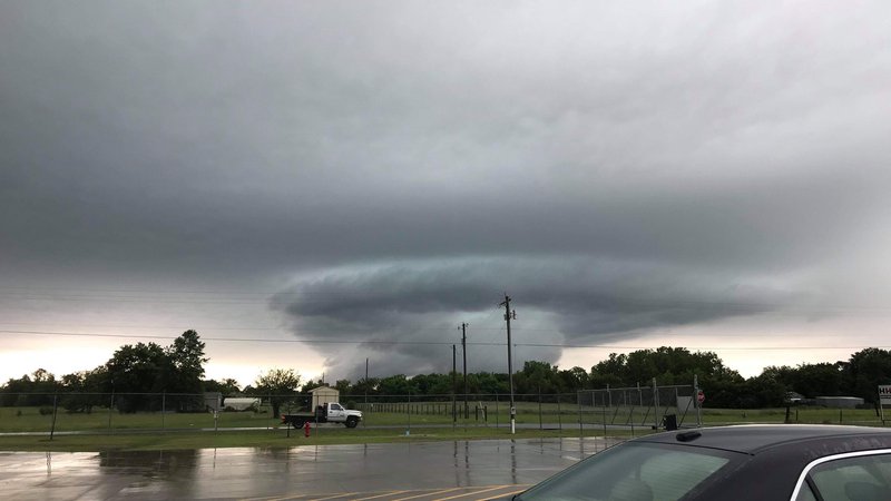 Fotografija: Vremenoslovci napovedujejo, da se nevihtno vreme v ZDA – posnetek je iz Collinsvilla v Oklahomi – ne bo umirilo vsaj do konca tedna. FOTO: Bri'anne Walton/družbena omrežja