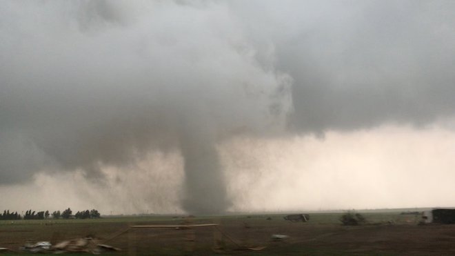 Tornado v Mangumu v Oklahomi. FOTO: Lorraine Matti/družbena omrežja