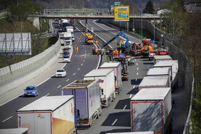 V Sloveniji je bilo ob koncu leta 2018 registriranih skoraj 1,569 milijona cestnih vozil. FOTO: Uroš Hočevar/Delo