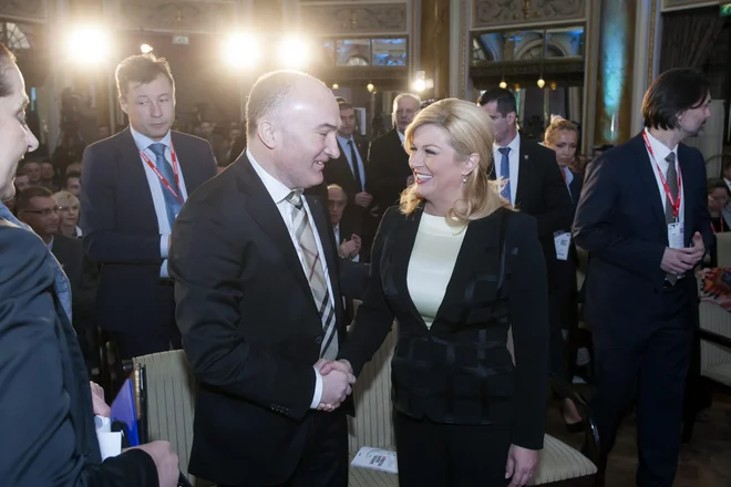 Pater Ivan Tolj velja za moža z velikanskim vplivom na hrvaške medije, vrata predsednice Kolinde Grabar Kitarović so mu vedno odprta. Mu je ta vpliv pomagal do prednostne obravnave pri postopku izredne poravnave Agrokorja? FOTO: Tomislav Krišto/Cropix