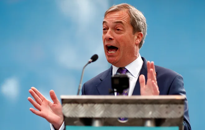 Nigel Farage bo kot kaže veliki zmagovalec volitev, na katerih Združeno kraljestvo sploh ni želelo sodelovati. FOTO: REUTERS/Eddie Keogh
