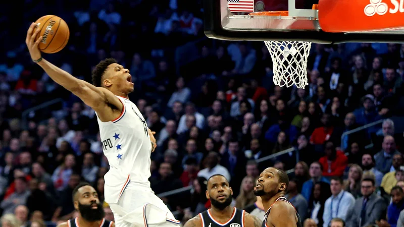 Fotografija: Giannis Antetokounmpo je resen kandidat za naslov košarkarja sezone v ligi NBA. FOTO: USA Today Sports