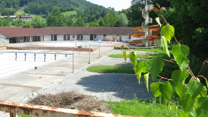 Fotografija: Občina Zagorje je zainteresirana, da zunanji bazen oživi. FOTO: Polona Malovrh