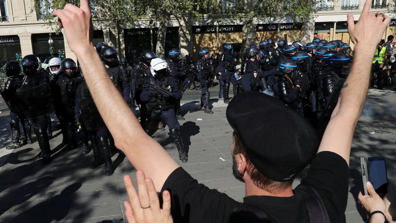 Fotografija: Protesti opozarjajo politike, da so v Evropi potrebne reforme, ugotavlja učenka. FOTO: Reuters