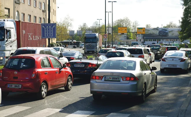 Nekatere dvigajo razpoloženje, druge razburjajo. Fotomontaža Delo