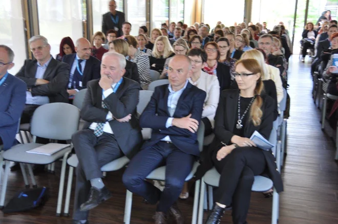 Srečanja društva ekonomistov v zdravstvu so se udeležili minister za zdravje Aleš Šabeder, generalni direktor ZZZS Marjan Sušelj in predsednik Odbora za zdravstvo DZ dr. Franc Trček. FOTO Društvo ekonomistov v zdravstvu