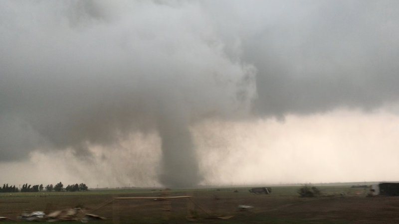 Fotografija: Tornado v Oklahomi (fotografija z dne 20. maja). FOTO: Reuters