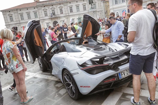 Športni avtomobili v Piranu. FOTO: Cars&Coffee