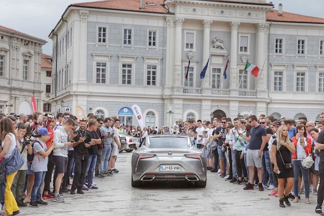 Športni avtomobili v Piranu. FOTO: Cars&Coffee