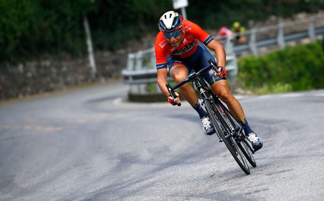 Vincenzo Nibali je precej zmanjšal zaostanek za Rogličem. FOTO: AFP