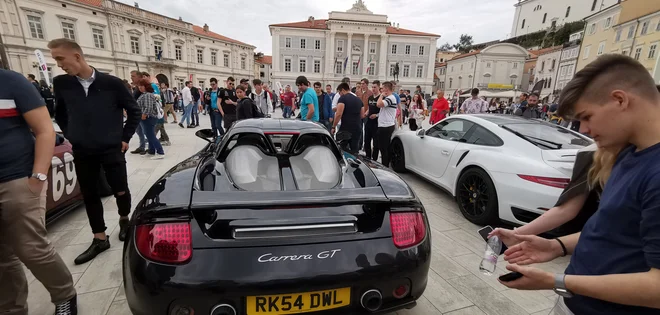 Eden od strupeno zasoljenih avtov na Tartiniju. Cars and Coffee Foto Boris Šuligoj