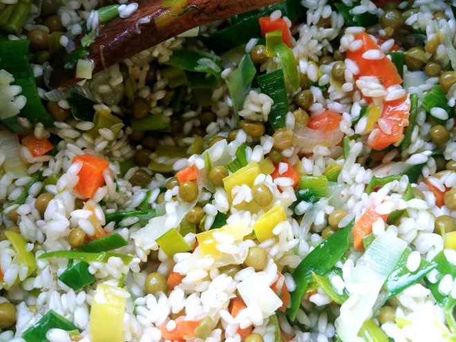 Poletov recept: Lahka zelenjavna rižota. FOTO: Tanja Drinovec/Delo