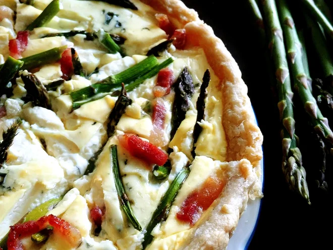 Poletov recept: Pita s šparglji in kozjo skuto. FOTO: Tanja Drinovec