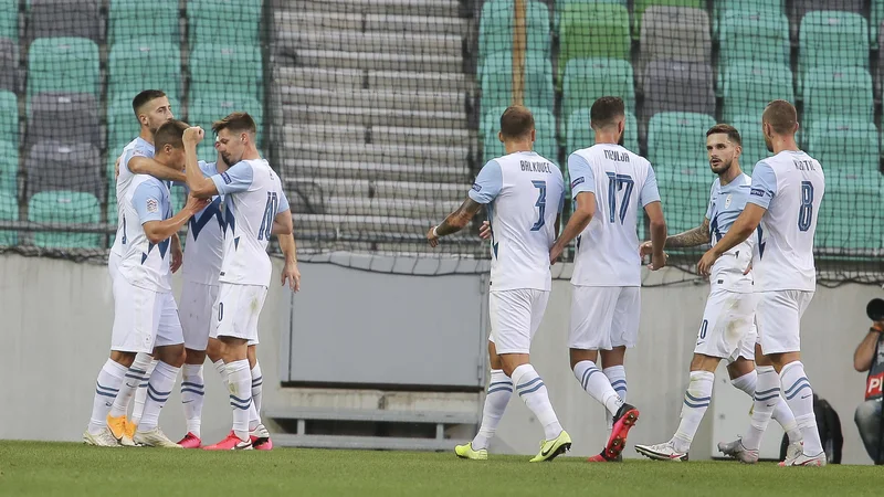 Fotografija: Slovenska nogometna reprezentanca je v drugi tekmi lige narodov prvič zmagala, a navijačev ni prepričala. FOTO: Jože Suhadolnik/Delo