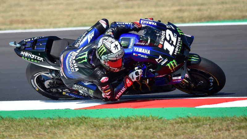 Fotografija: Maverick Vinales bo jutrišnjo dirko v razredu motoGP štartal z najboljšega položaja. FOTO: Massimo Pinca/Reuters