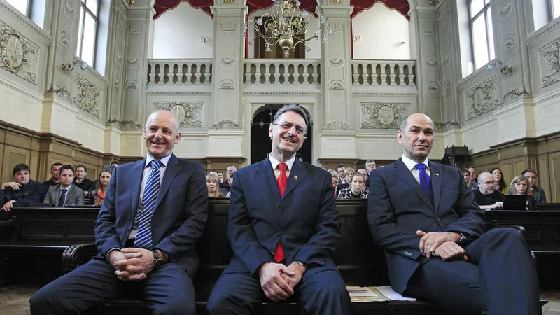 Fotografija: Primer Patria, v katerem so bili obsojeni Ivan Črnkovič, Tone Krkovič in Janez Janša, je po razveljavitvi obsodilne sodbe na ustavnem sodišču zastaral. FOTO: Leon Vidic