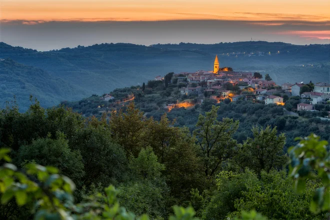 Padna v barvitem sončnem zahodu. Foto Jaka Ivančič