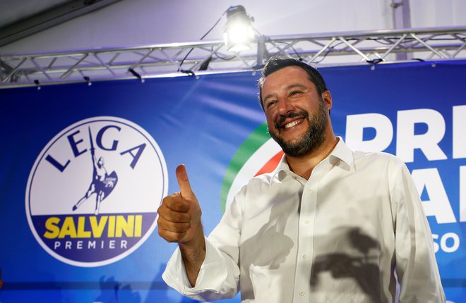 V Italiji je repričljivo slavila nacionalistična Liga protimigrantskega notranjega ministra Mattea Salvinija z zgodovinskih 34,3 odstotka glasov. FOTO:Alessandro Garofalo/Reuters