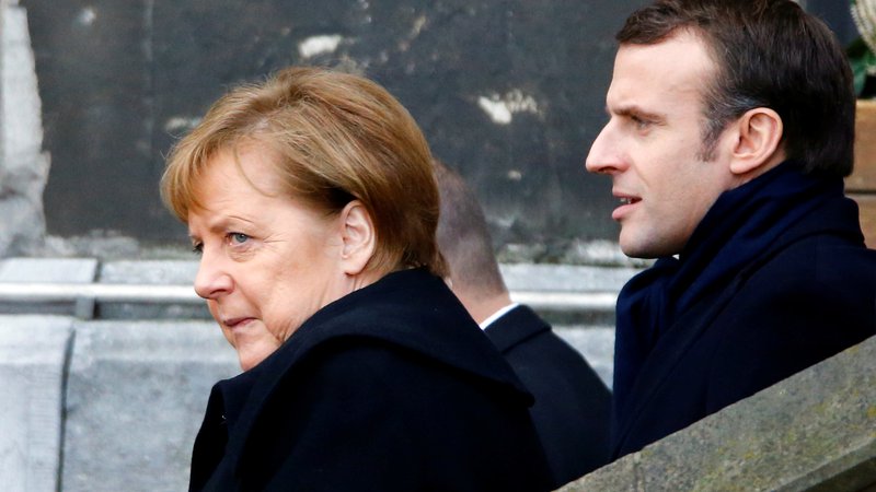 Fotografija: Pred nemško kanclerko Angelo Merkel in francoskim predsednikom Emmanuelom Macronom so težke odločitve o prihodnji kadrovski zasedbi v institucijah EU. FOTO: Thilo Schmuelgen/Reuters