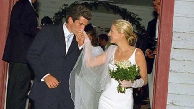 Poroka Johna F. Kennedyja in Carolyn Bessette. FOTO: Reuters