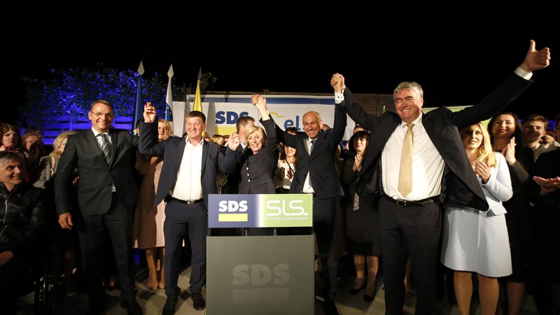 Fotografija: Veselje na sedežu SDS po rezultatih volitev v evropski parlament. FOTO: Matej Družnik/Delo