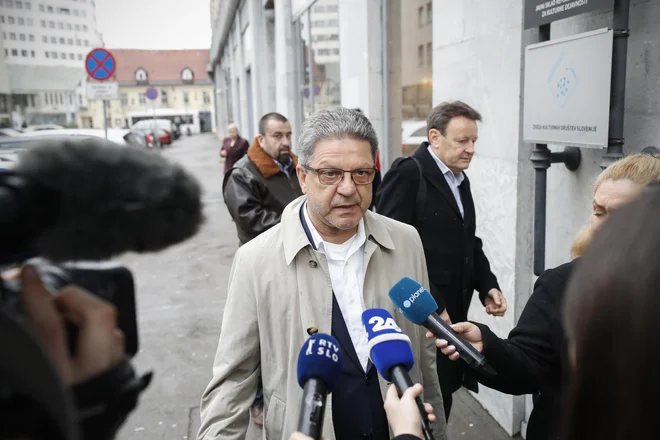 Konrad Kuštrin, predsednik sindikata Fides, ostaja neomajen glede spoštovanja standardov in normativov: &raquo;Pravic, ki izhajajo iz kolektivne pogodbe, nam ne morejo odreči.&laquo; FOTO: Uroš Hočevar/Delo