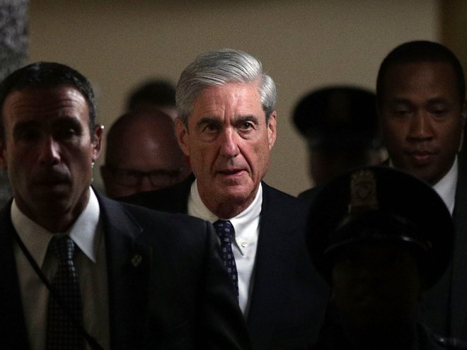 »Če bi bili prepričani, da predsednik ni prekršil zakona, bi to v poročilu povedali,« je dejal Mueller. FOTO: Alex Wong/Afp