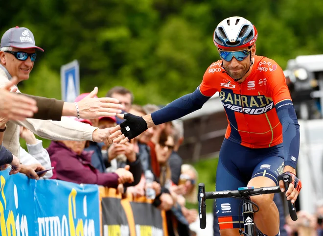 Vincenzo Nibali danes ni bil tako prepričljiv kot včeraj ob napadu na Mortirolu. FOTO: AFP