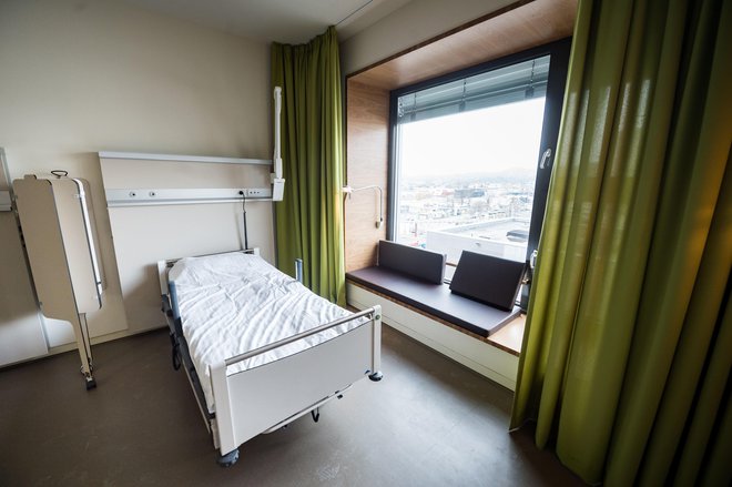 Pacientom bo v bolnišnici na voljo 800 postelj, sobe bodo skoraj izključno eno- in dvoposteljne. FOTO: Arhiv bolnišnice