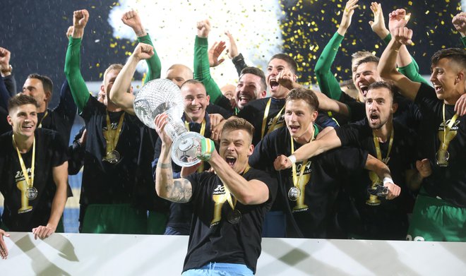 Olimpija si je s pokalno lovoriko rešila sezono, v kateri je Mariboru oddala naslov državnega prvaka. FOTO: Tadej Regent
