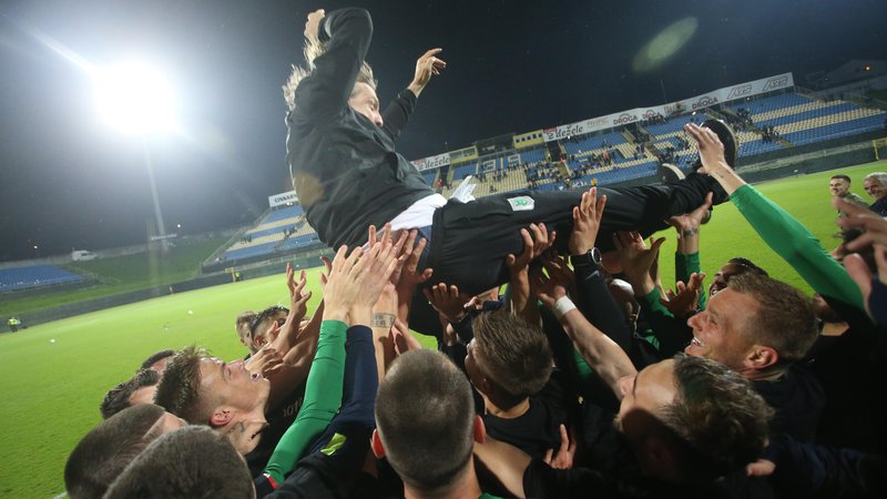 Fotografija: Safeta Hadžića imajo radi Olimpijini navijači in nogometaši. FOTO: Tadej Regent/Delo